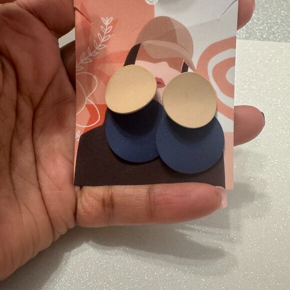 CLEARANCE SALE ON EARRINGS ALL LOW STARTING BIDS - Picture 2 of 7